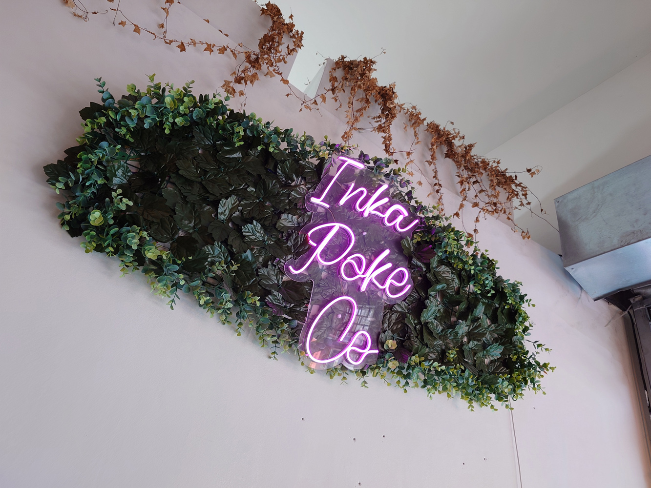 Sony Xperia 1 VII camera samples neon