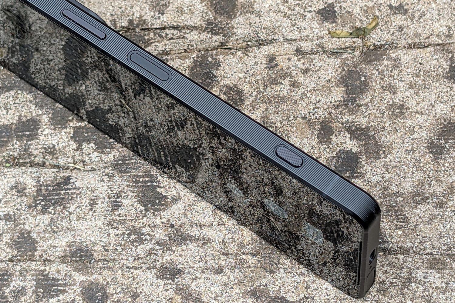 Sony Xperia 1 VII review camera shutter button