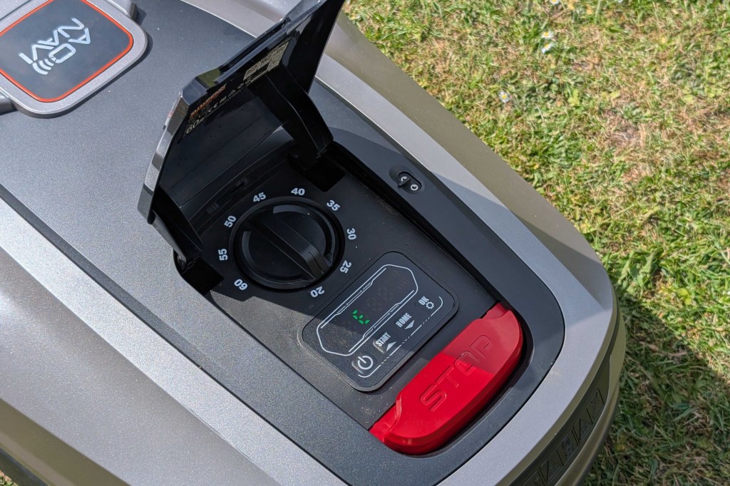 Sunseeker Elite X5 robot lawnmower control panel