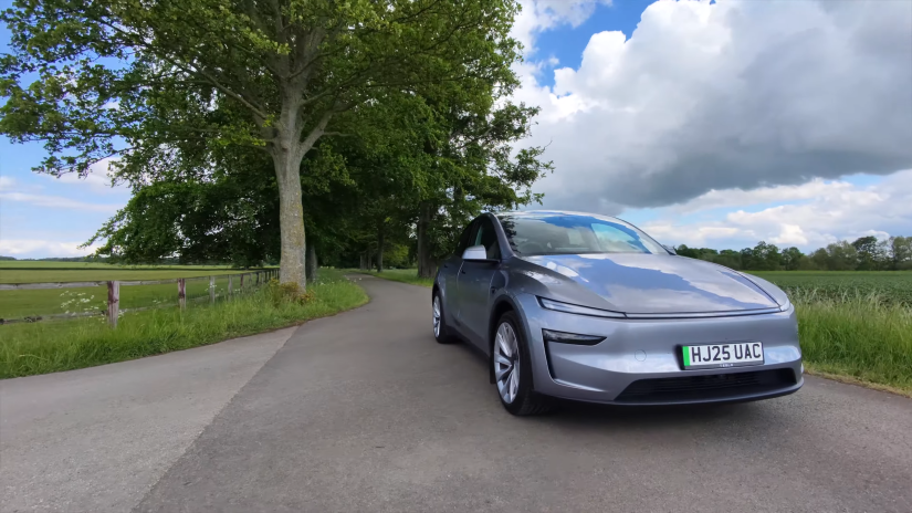 Tesla is getting Apple CarPlay, iPhone users rejoice