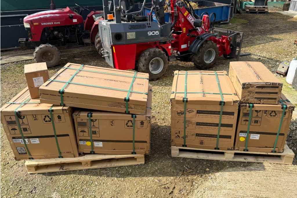Yarbo Packing Arriving on Pallet
