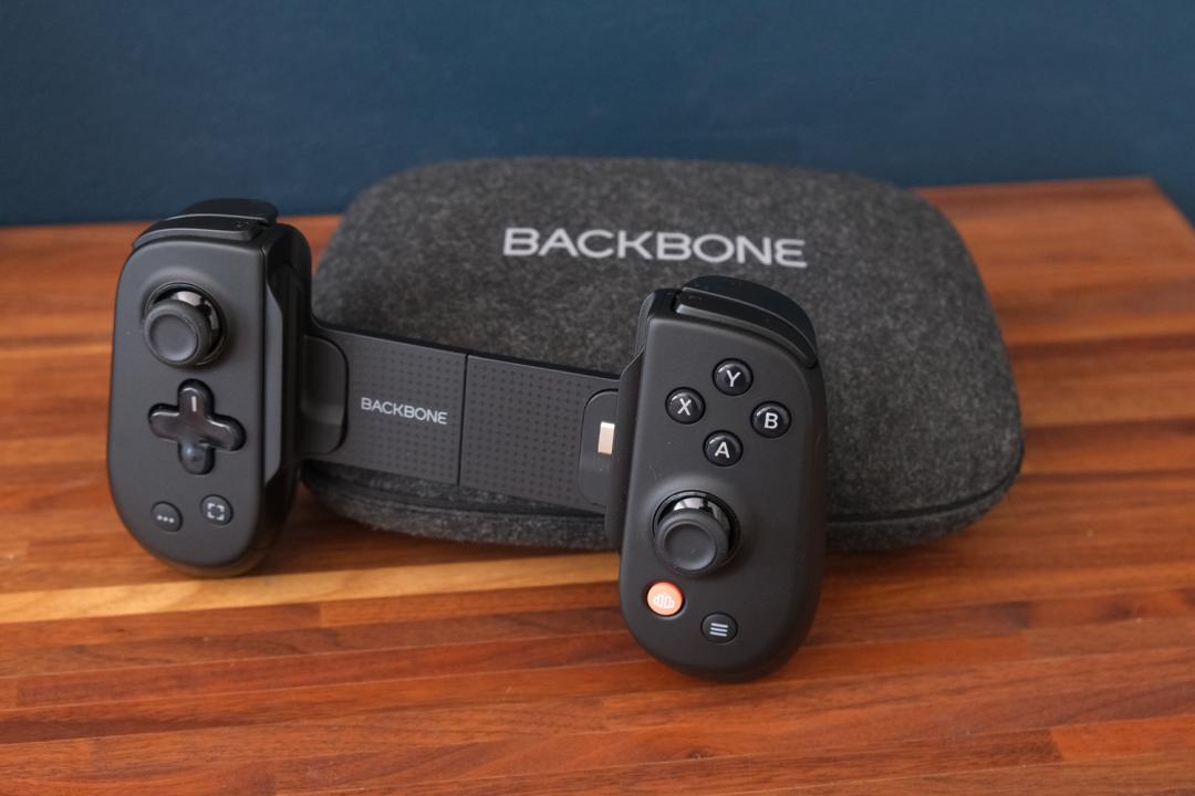 Backbone Pro controller review with case