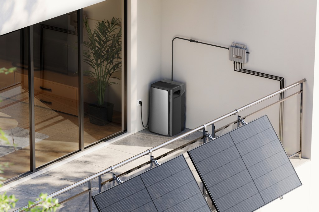 EcoFlow STREAM AC Pro battery, panels and microinverter