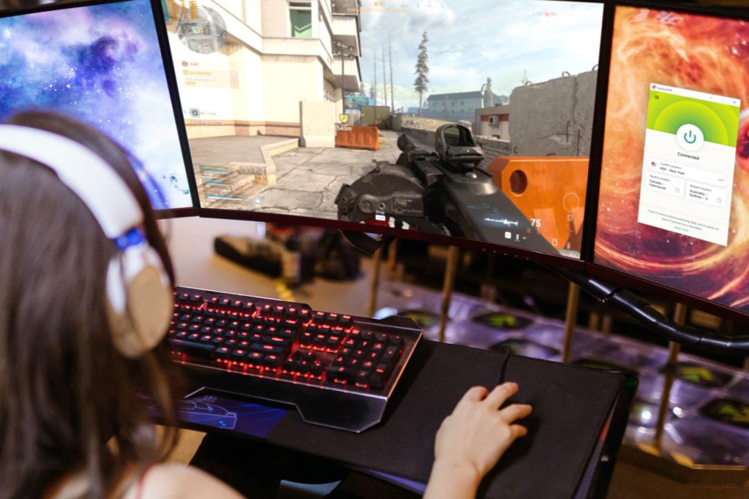 A game of Warzone with ExpressVPN connected