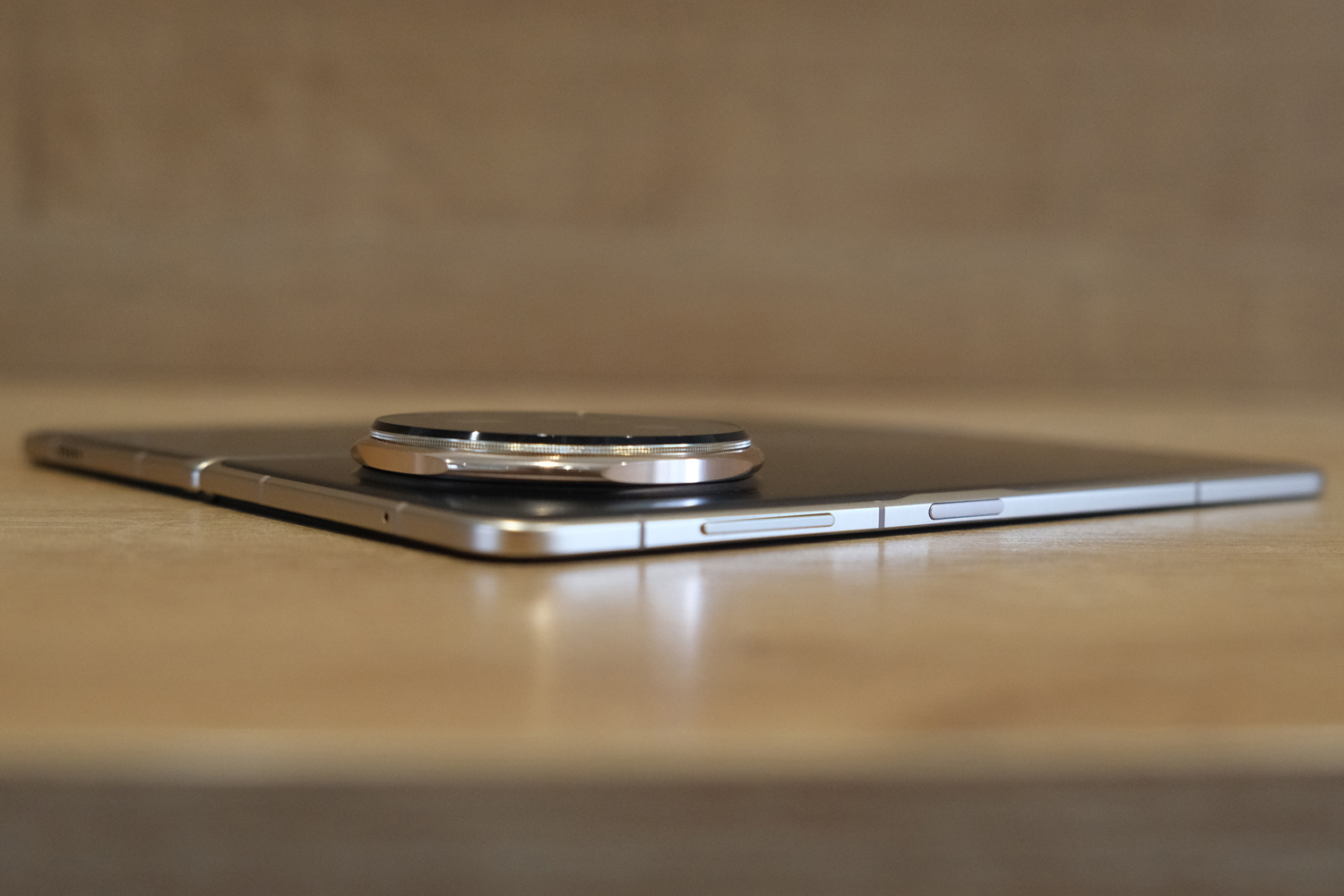 Honor Magic V5 hands-on camera knurling