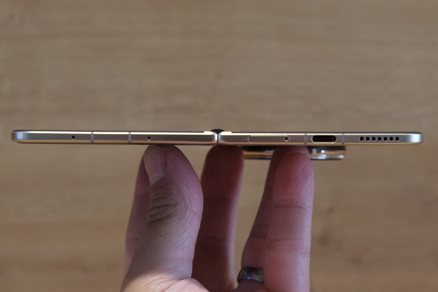 Honor Magic V5 hands-on in hand unfolded