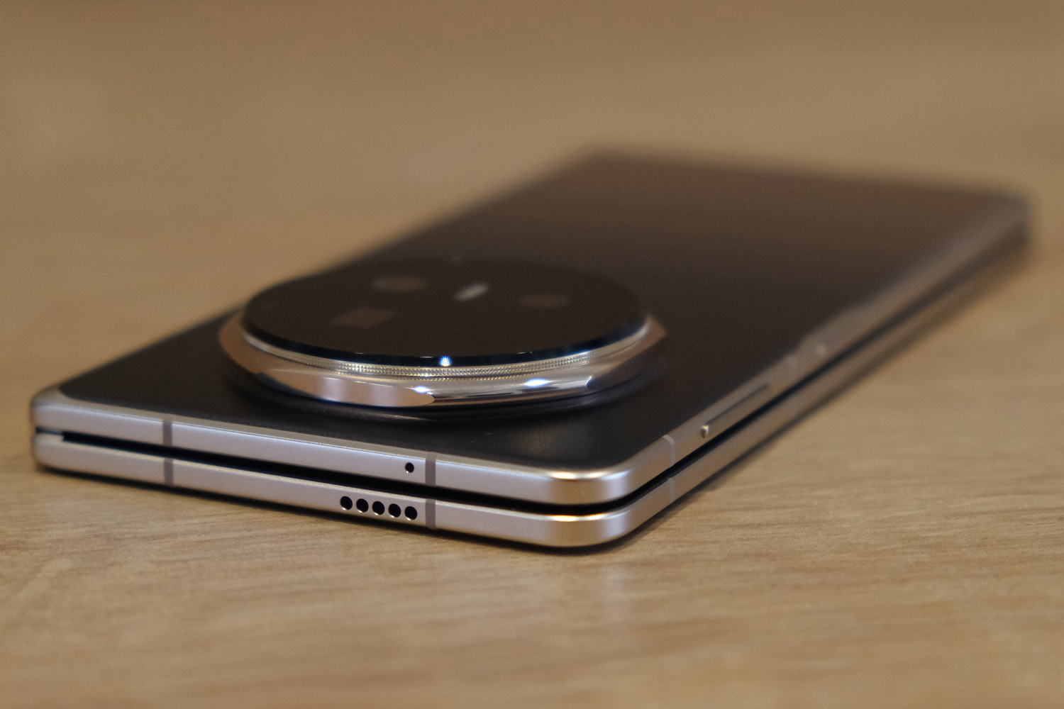 Honor Magic V5 hands-on speaker