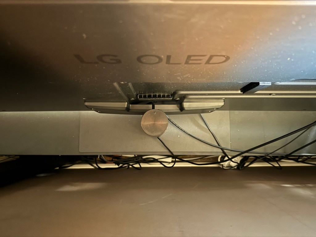 LG G5 Review Stand Mechanism