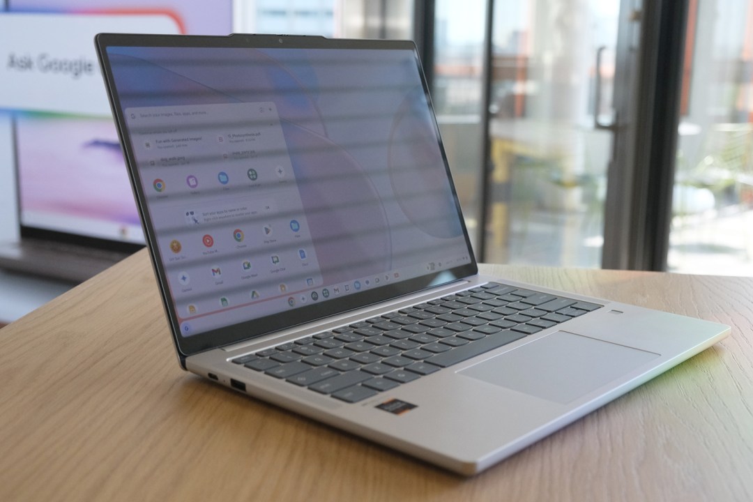 Lenovo Chromebook Plus 14 hands-on left