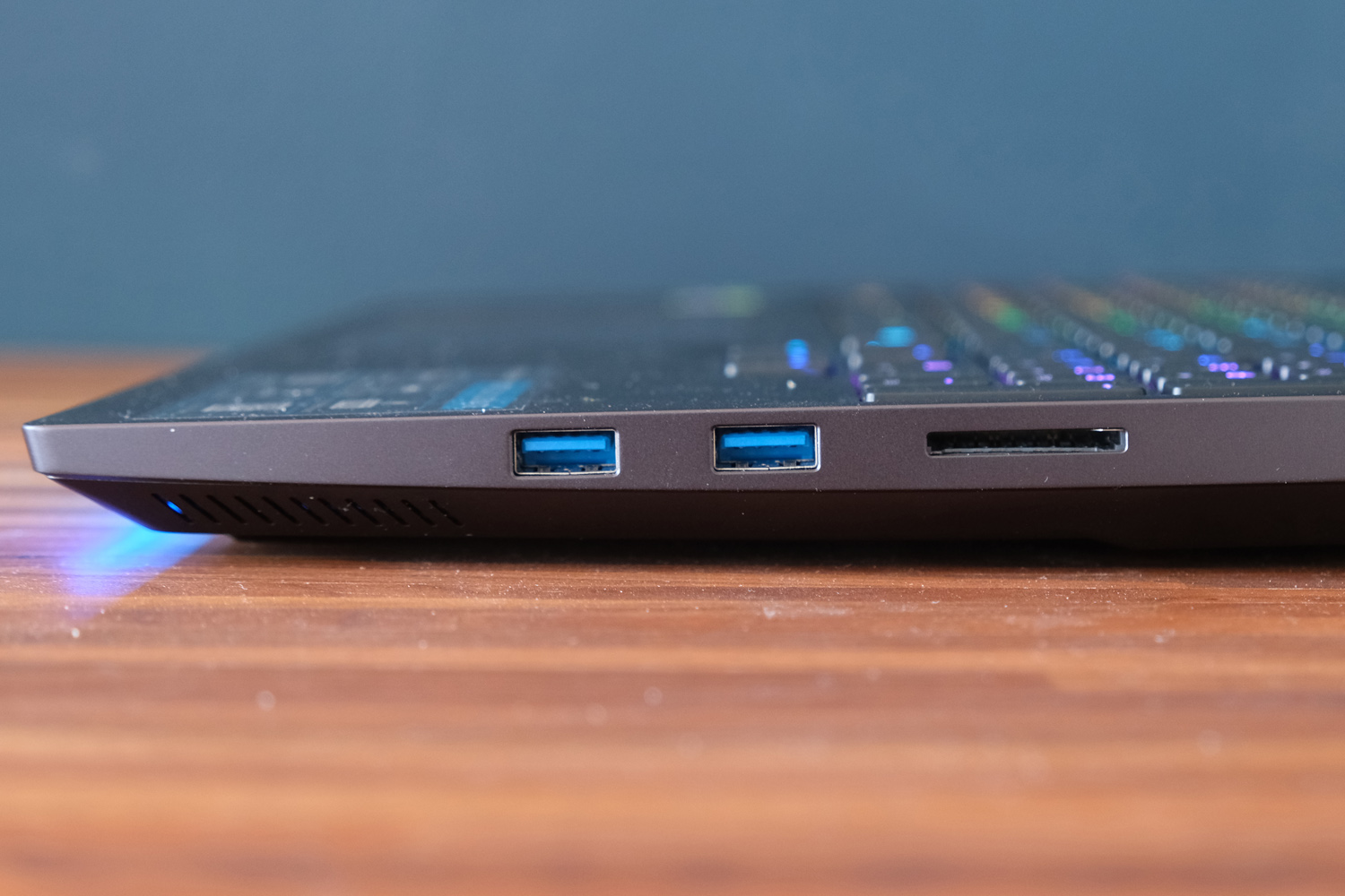 Medion Erazer Beast 16 X1 review ports right