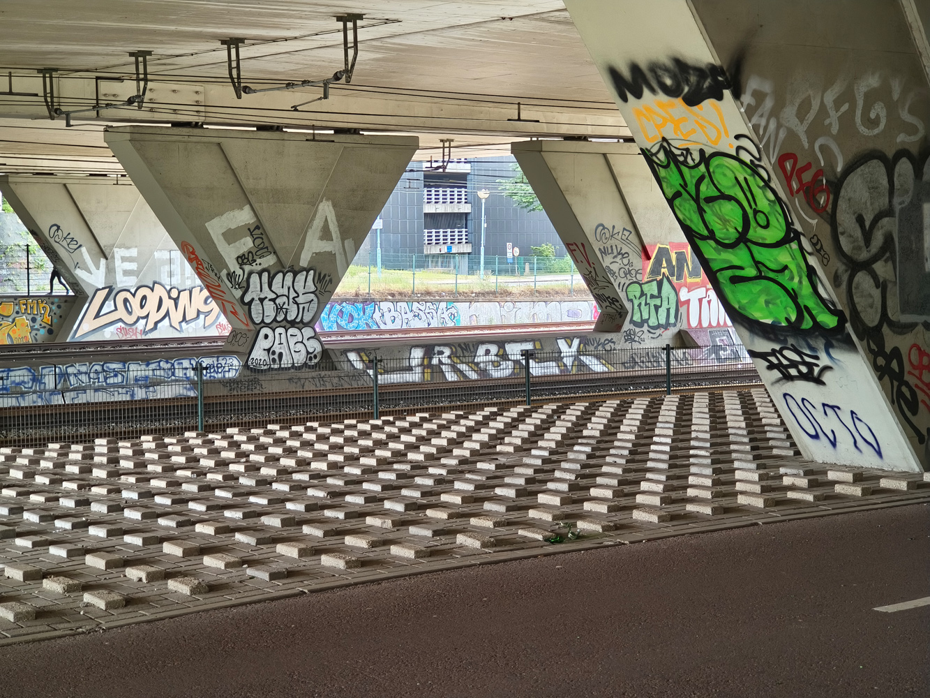 Motorola Edge 60 Pro camera samples tunnels