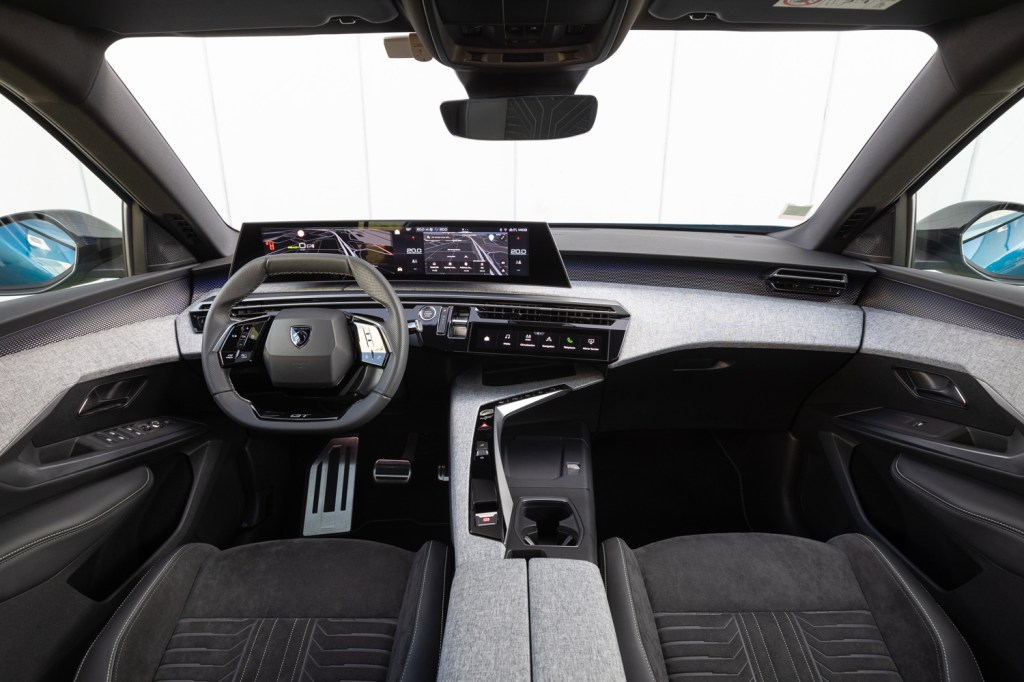 Peugeot e-3008 review dashboard