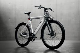This iconic cycle brand has gone mega-minimal for its latest e-bike, and I’m a big fan