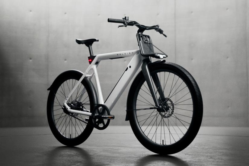 This iconic cycle brand has gone mega-minimal for its latest e-bike, and I’m a big fan