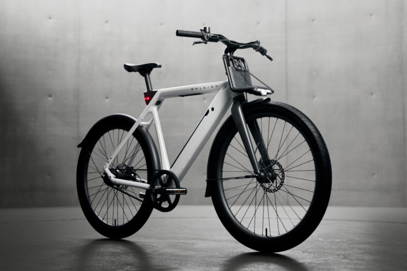 This iconic cycle brand has gone mega-minimal for its latest e-bike, and I’m a big fan