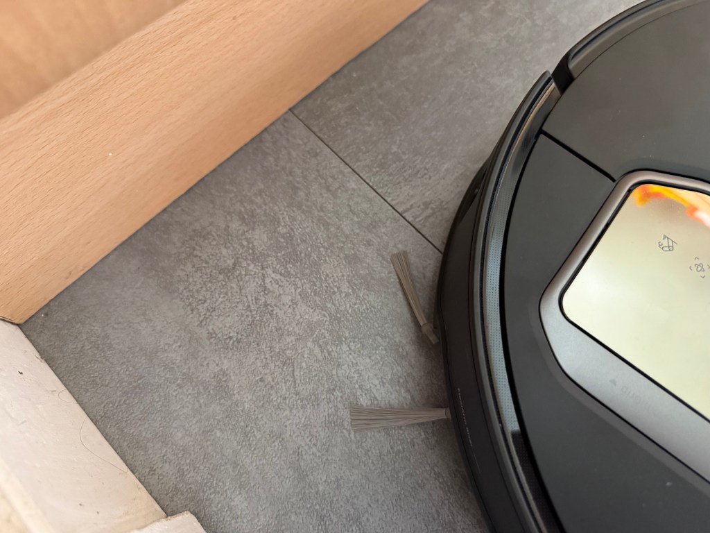 Roborock Saros Z70 Corner Arm