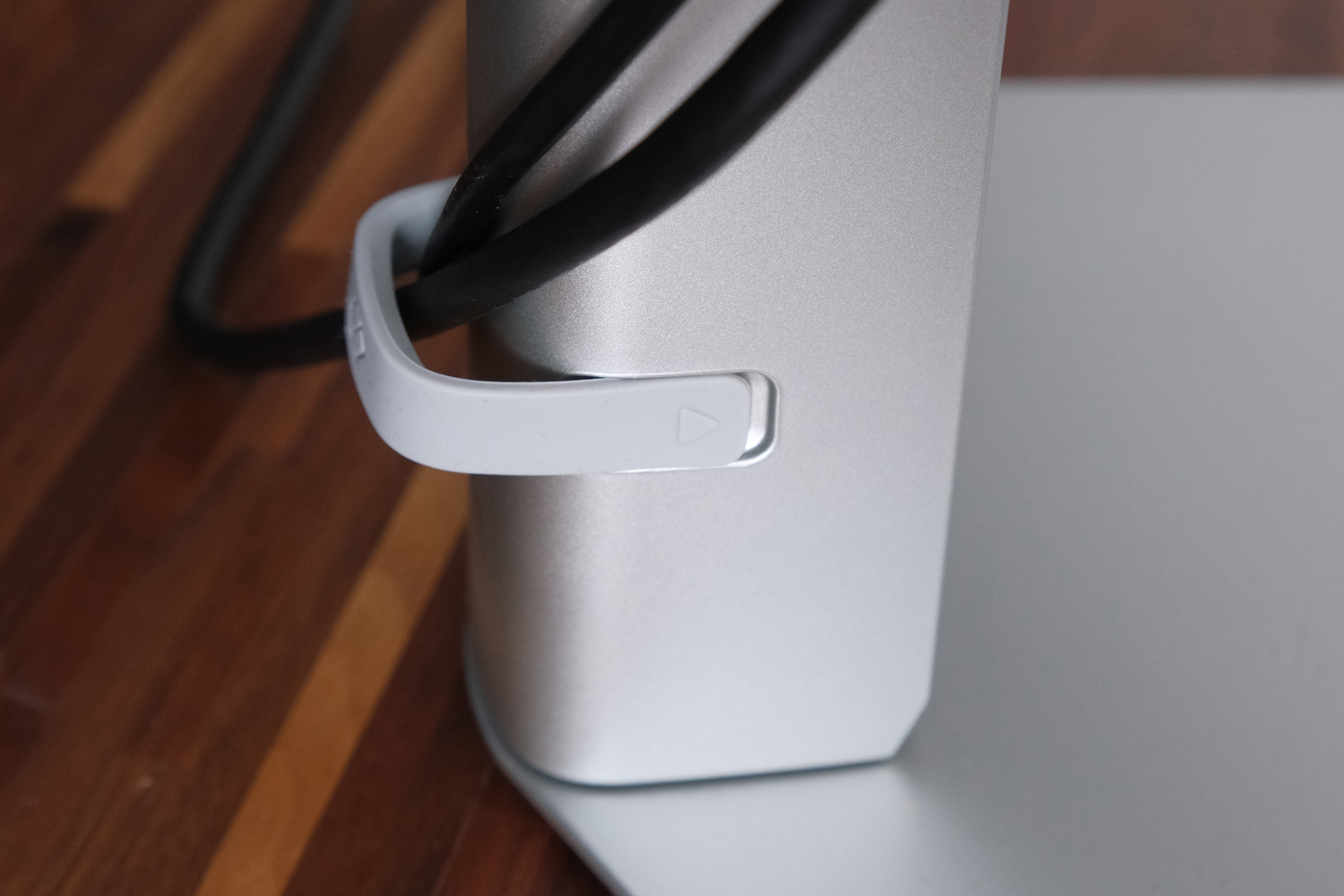 Samsung G81SF review cable management