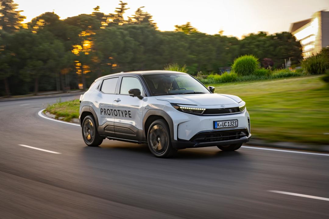 Toyota Urban Cruiser tracking front