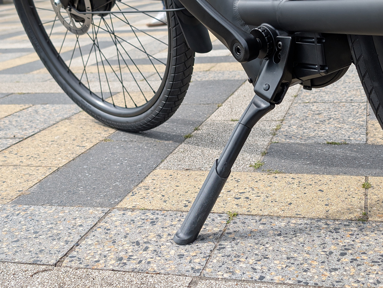 VanMoof S6 Black kickstand