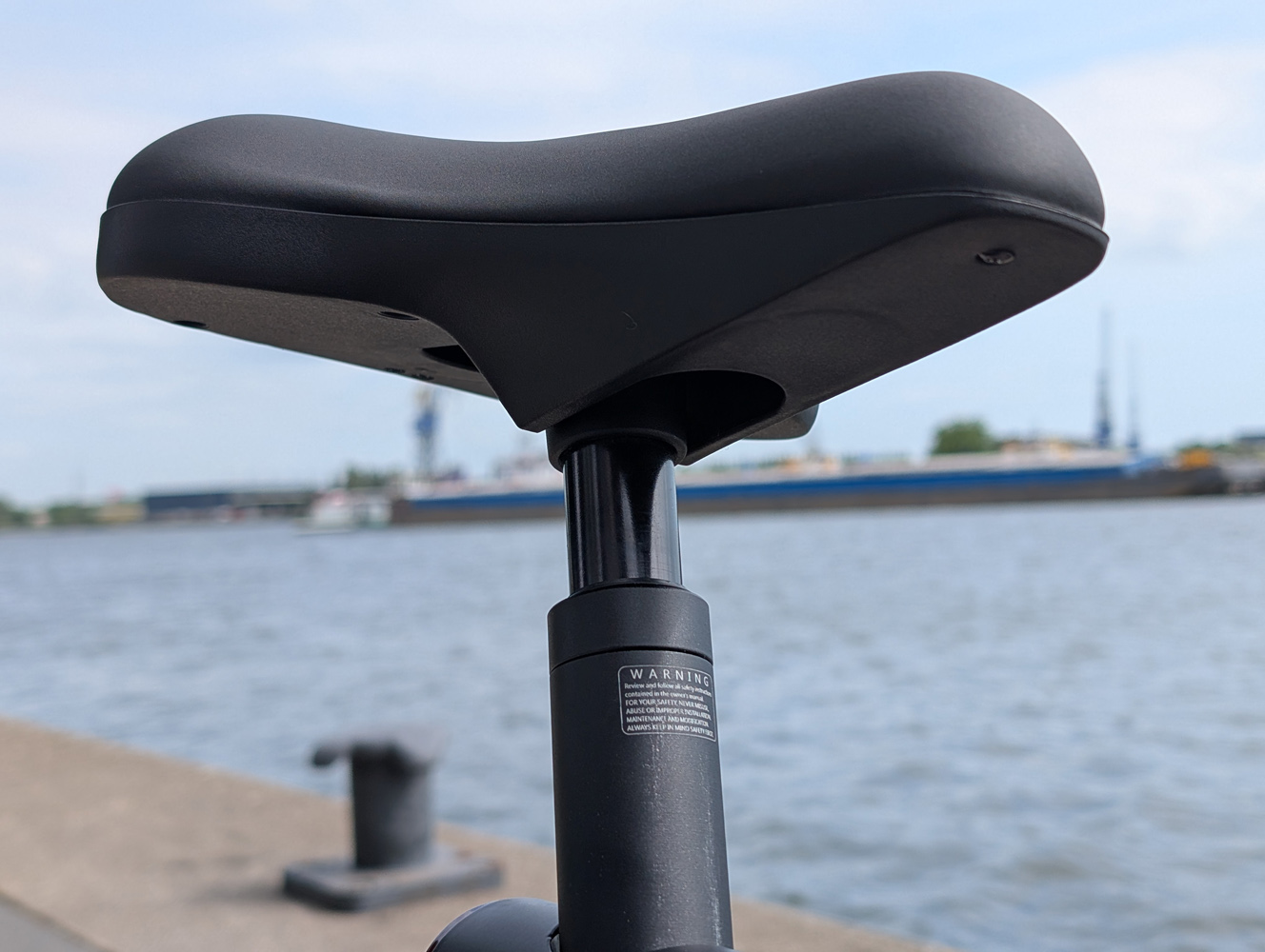 VanMoof S6 Black seat suspension