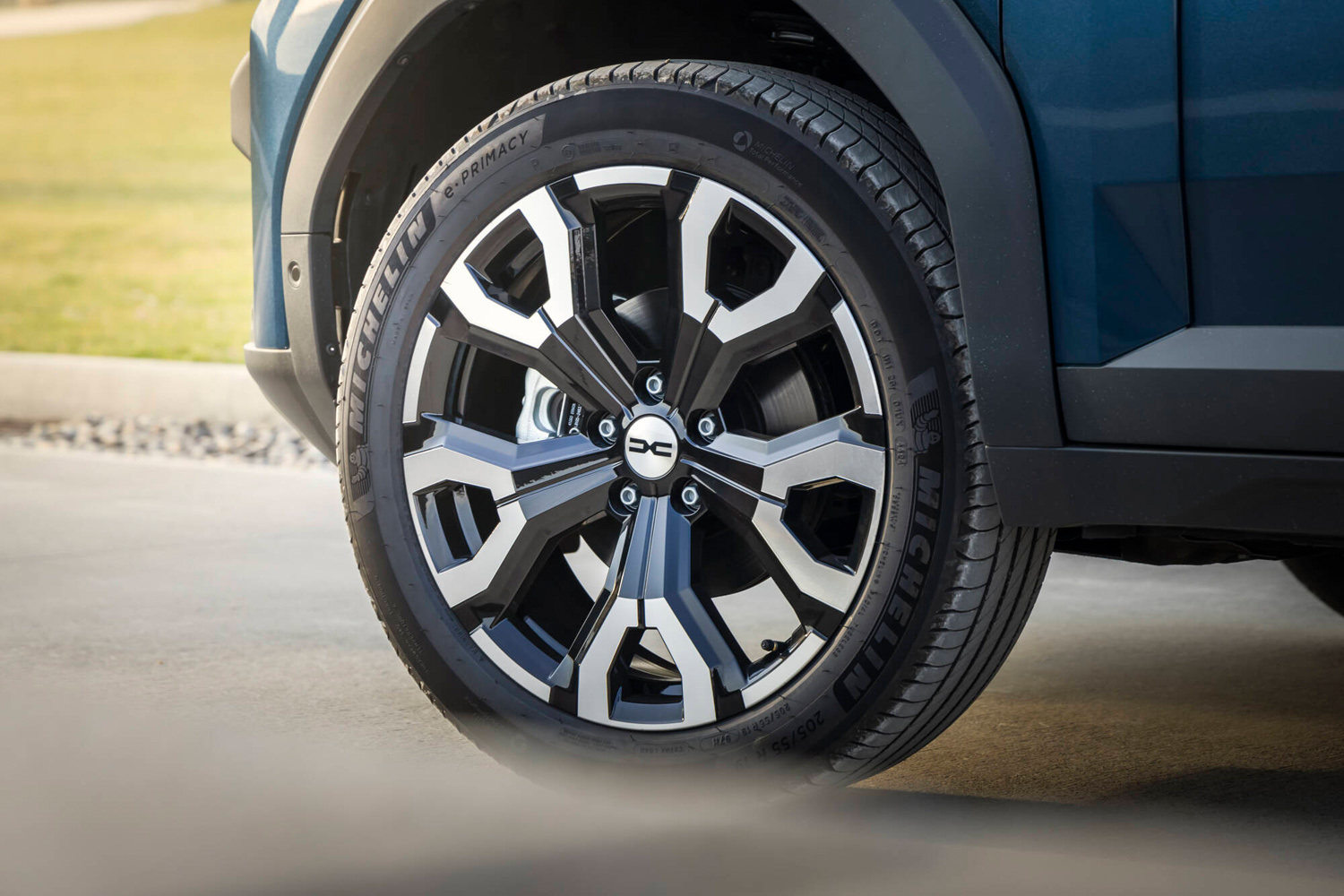 Dacia Bigster Hybrid 155 drive alloy wheels