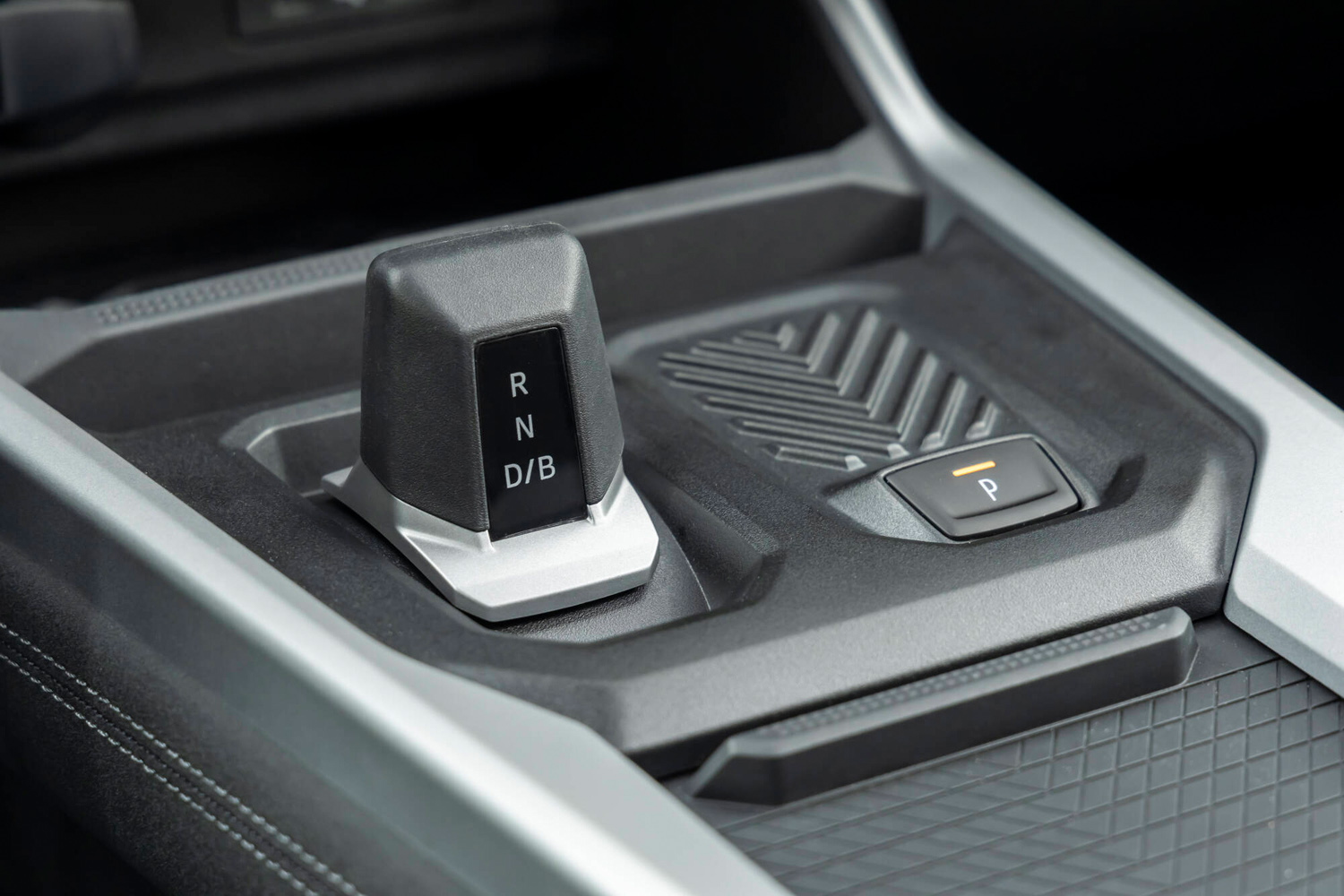 Dacia Bigster Hybrid 155 drive drive selector