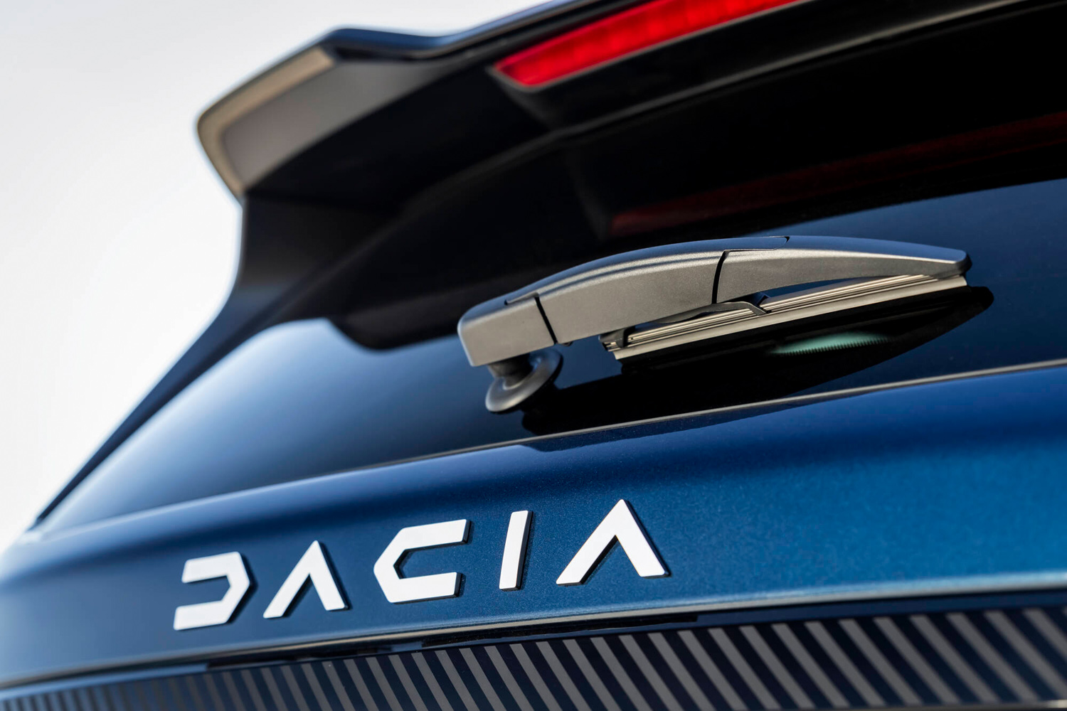 Dacia Bigster Hybrid 155 drive rear badge