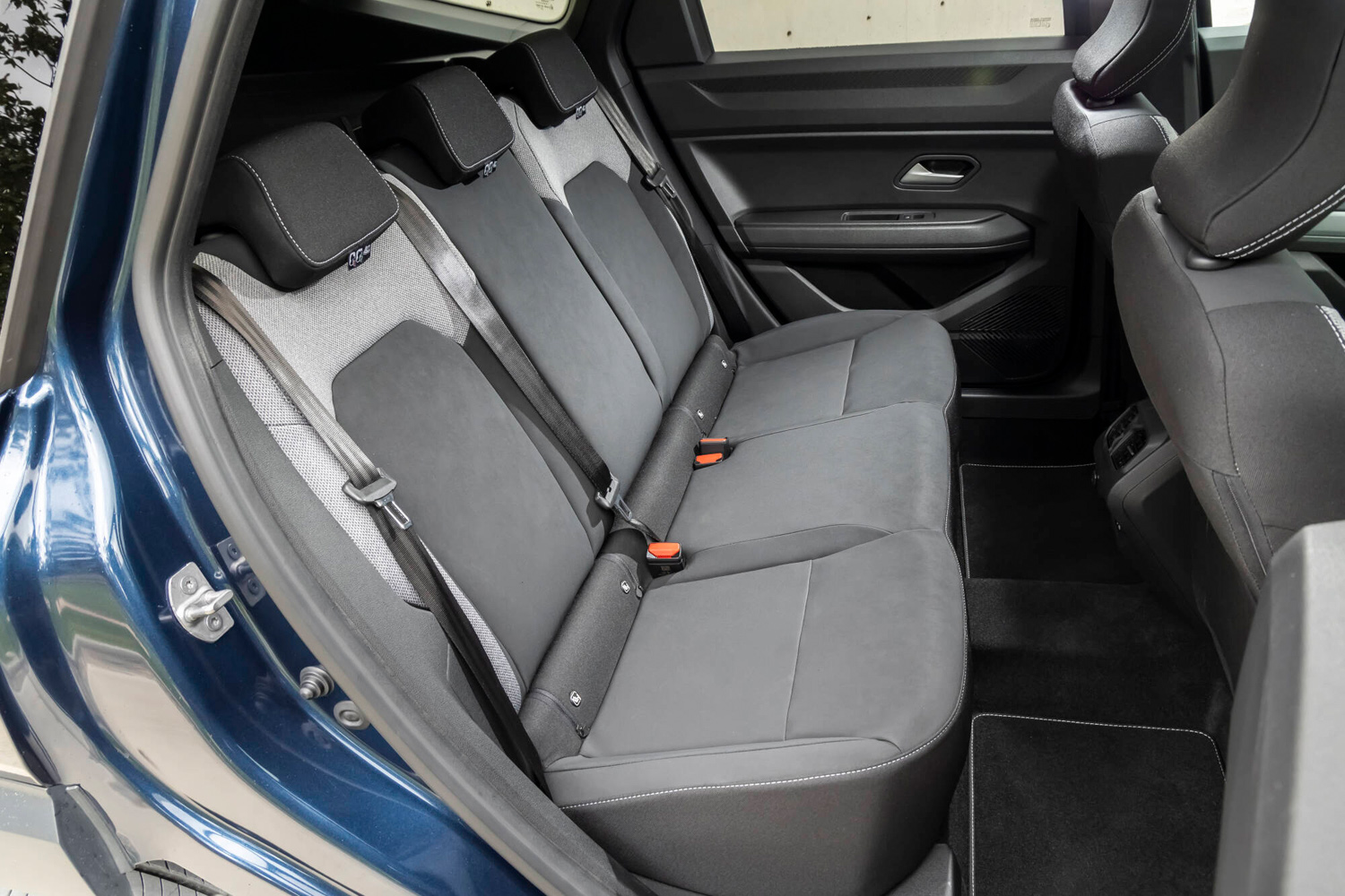 Dacia Bigster Hybrid 155 drive rear seats
