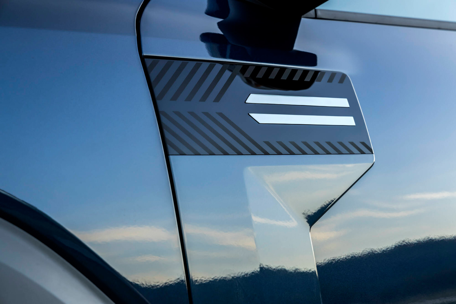 Dacia Bigster Hybrid 155 drive side decals