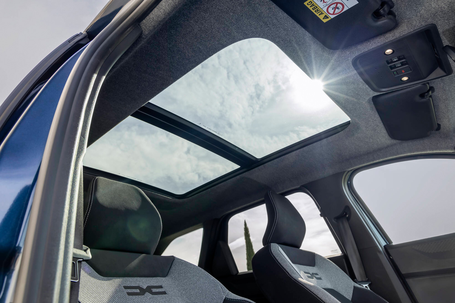 Dacia Bigster Hybrid 155 drive sunroof