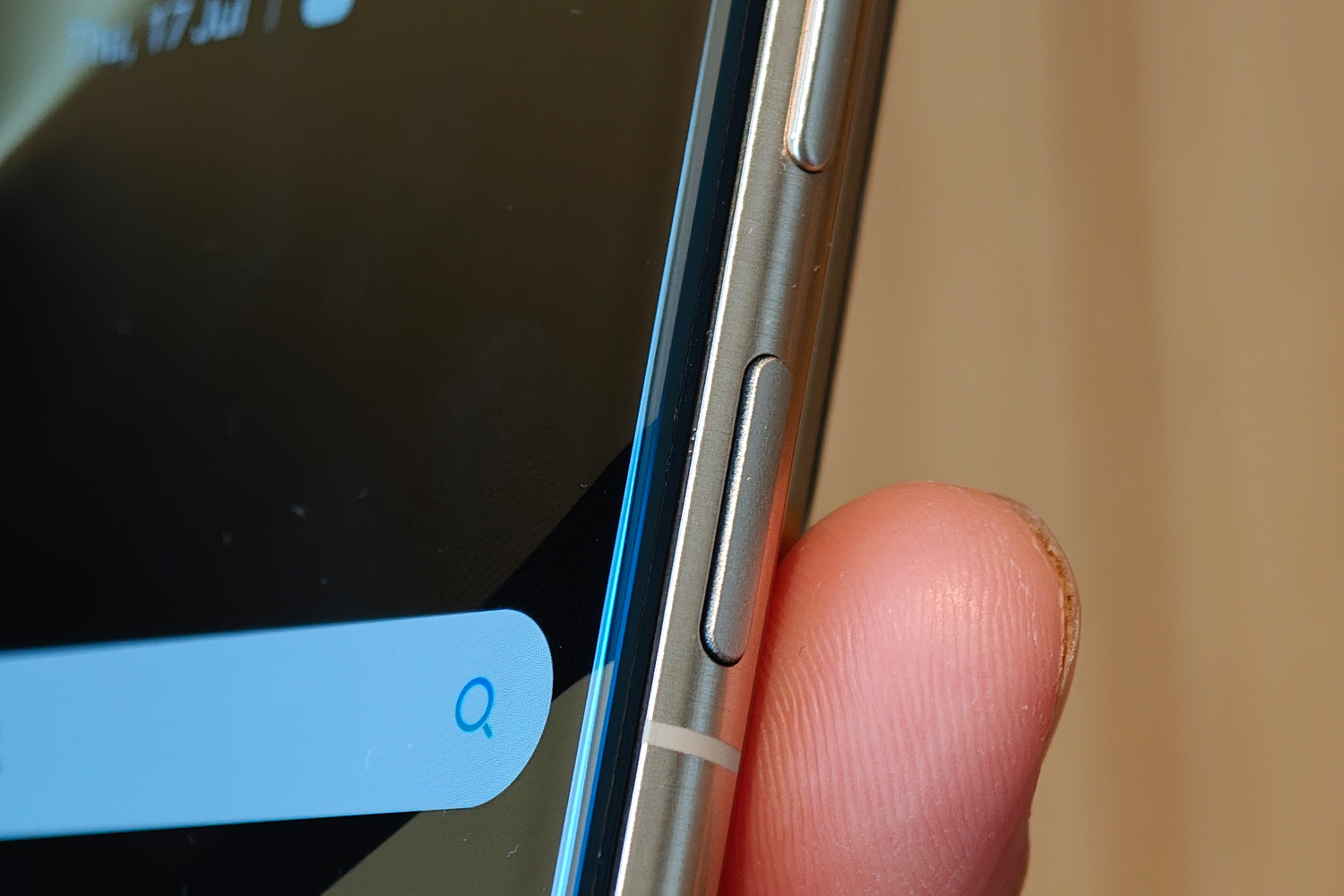 Huawei Pura 80 Ultra review fingerprint sensor