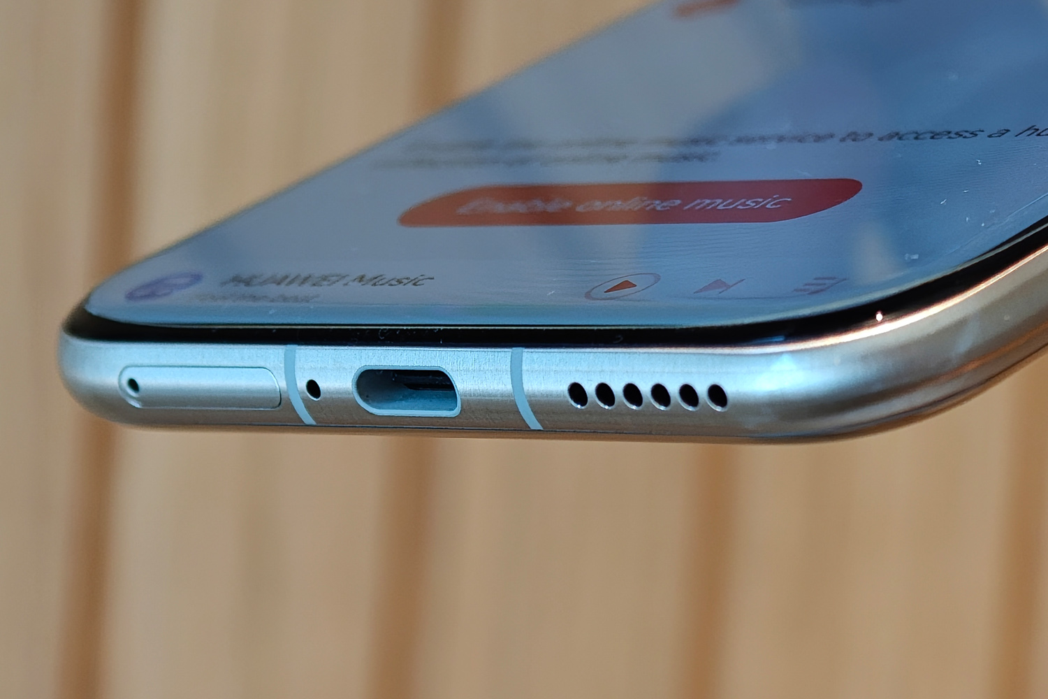 Huawei Pura 80 Ultra review speaker