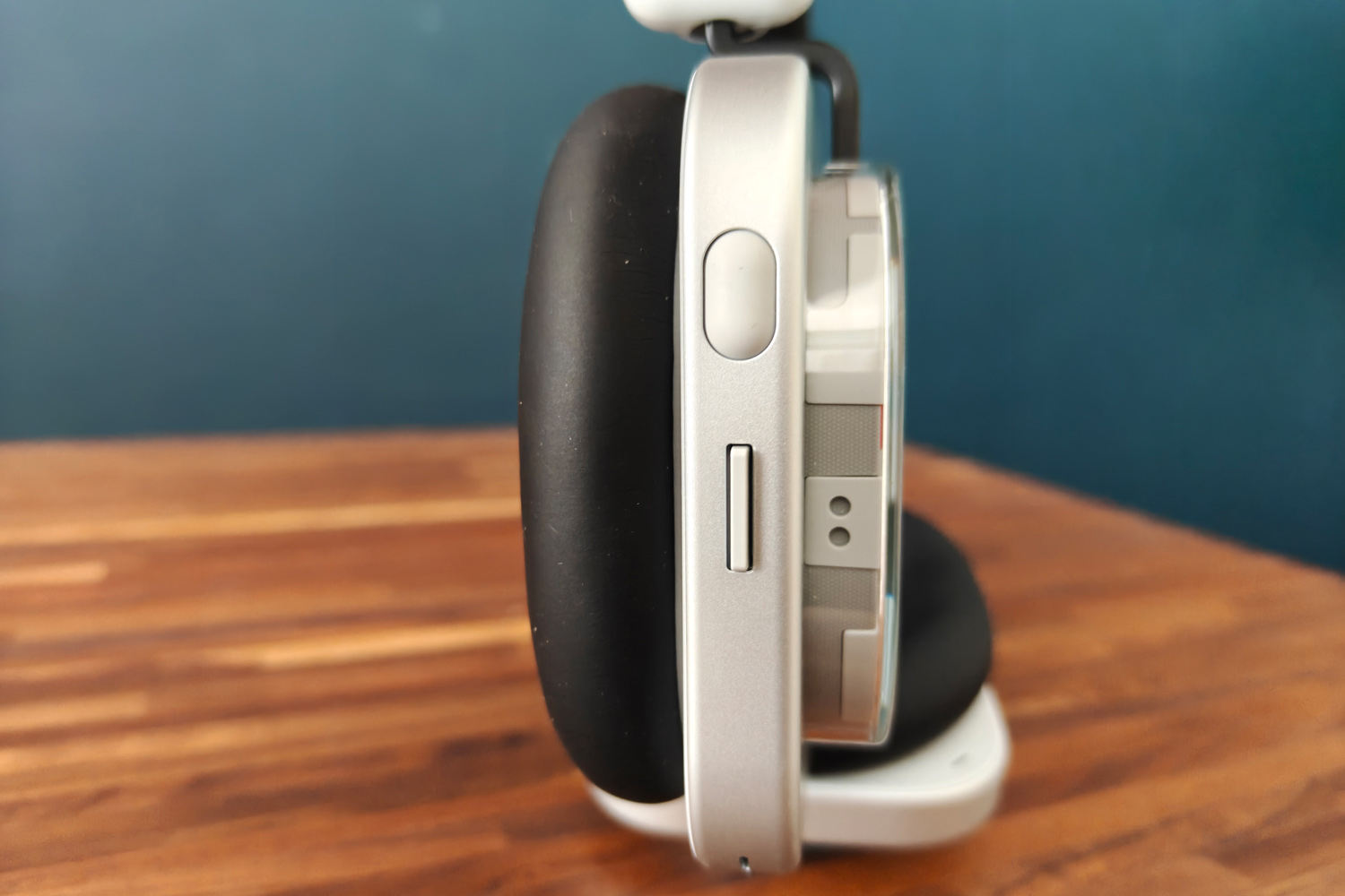 Nothing Headphone 1 review outer paddle