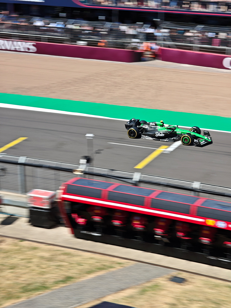 Nothing Phone 3 camera samples F1 panning