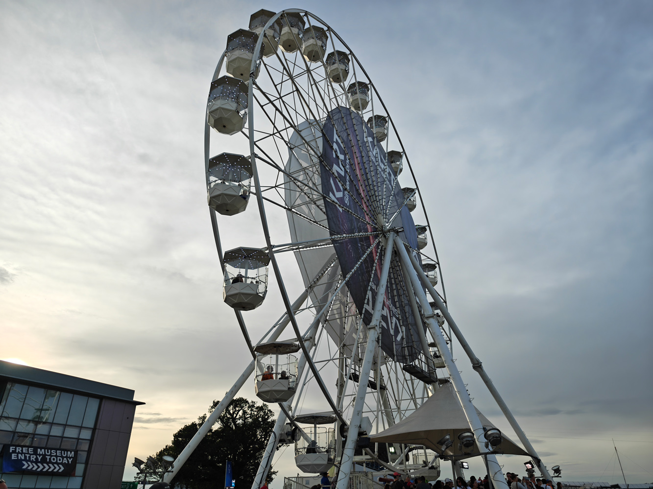 Nothing Phone 3 camera samples ferris wheel