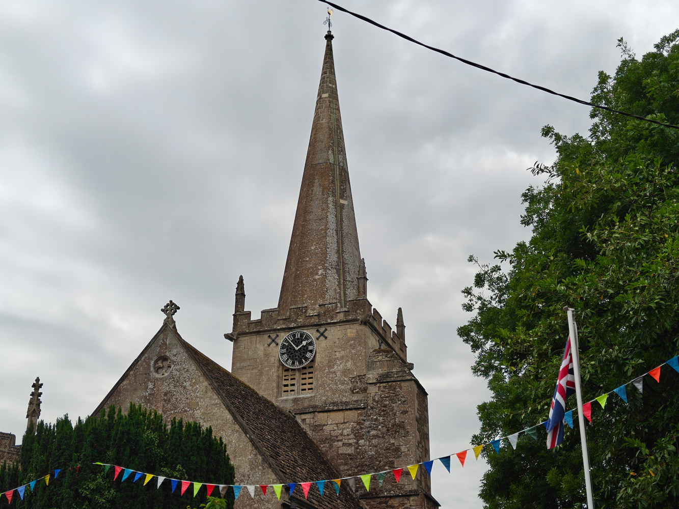 OnePlus Nord camera samples church spire 2x