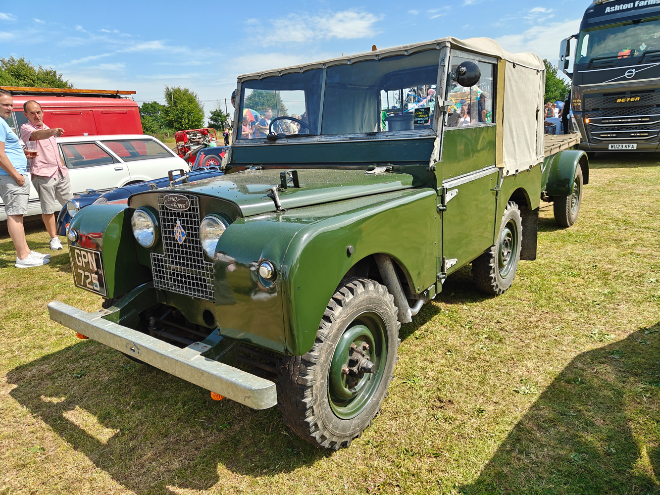 OnePlus Nord camera land rover