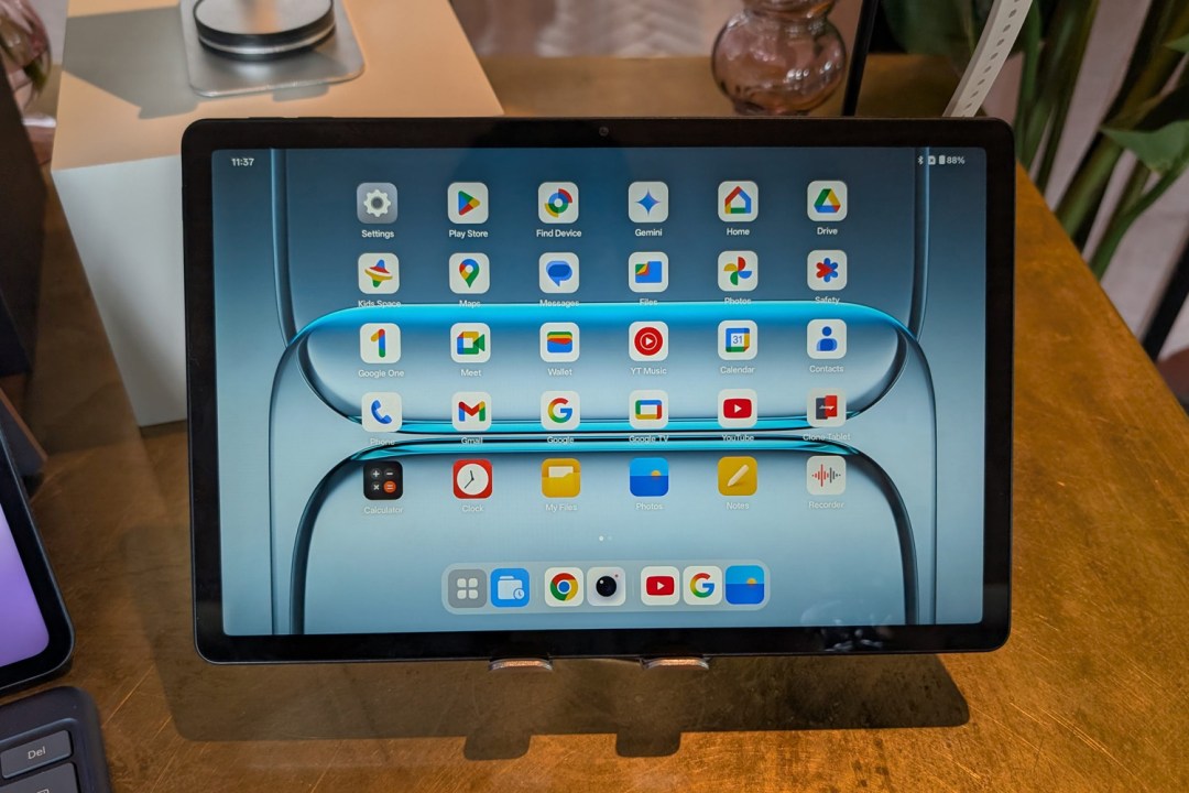 OnePlus Pad Lite hands-on front