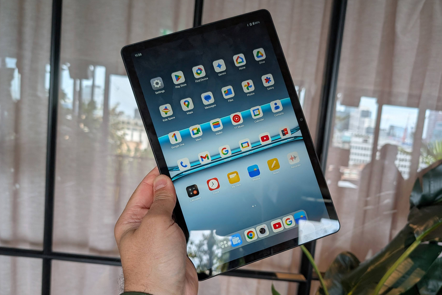 OnePlus Pad Lite hands-on portrait