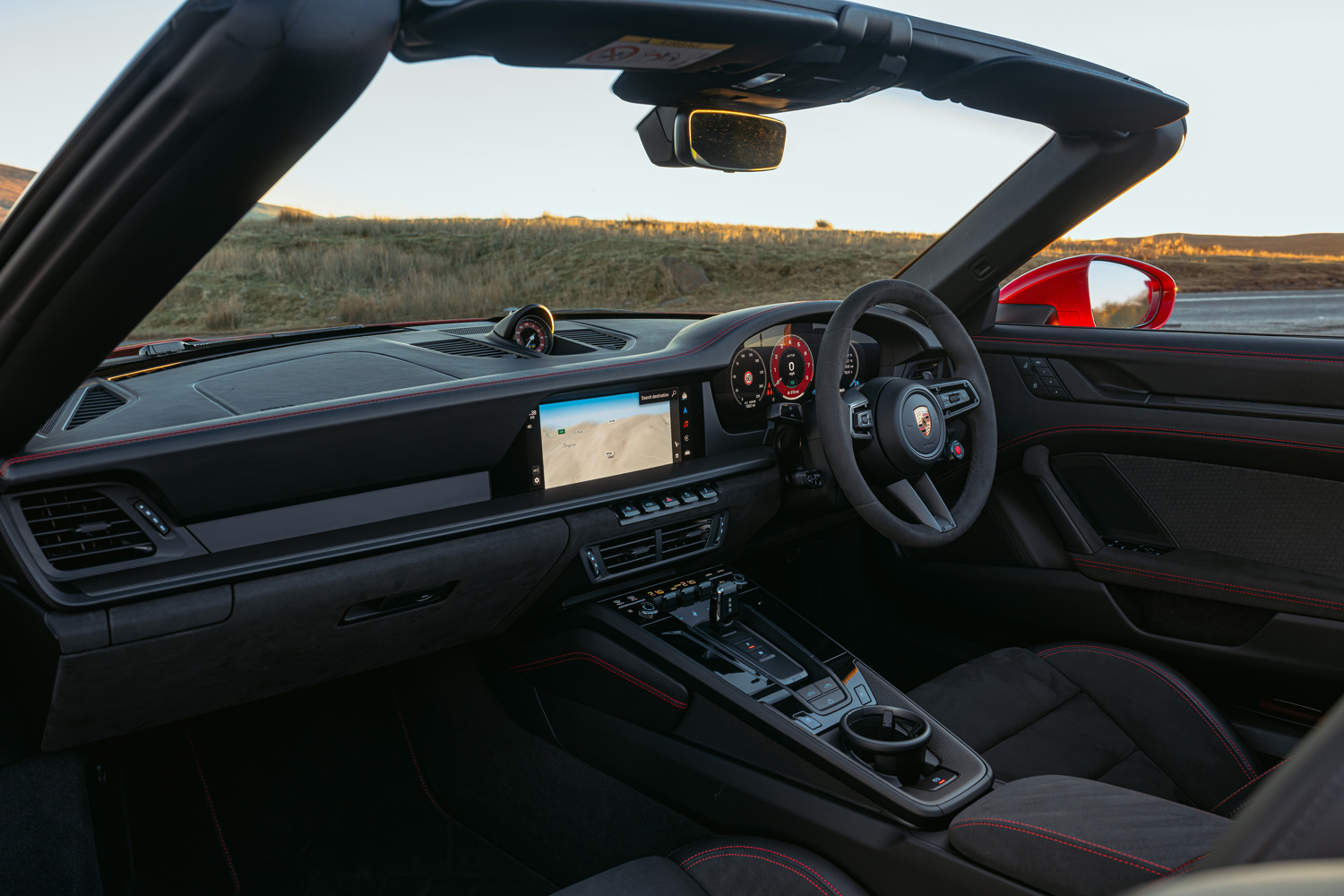 Porsche 911 GTS Cabriolet drive cabin
