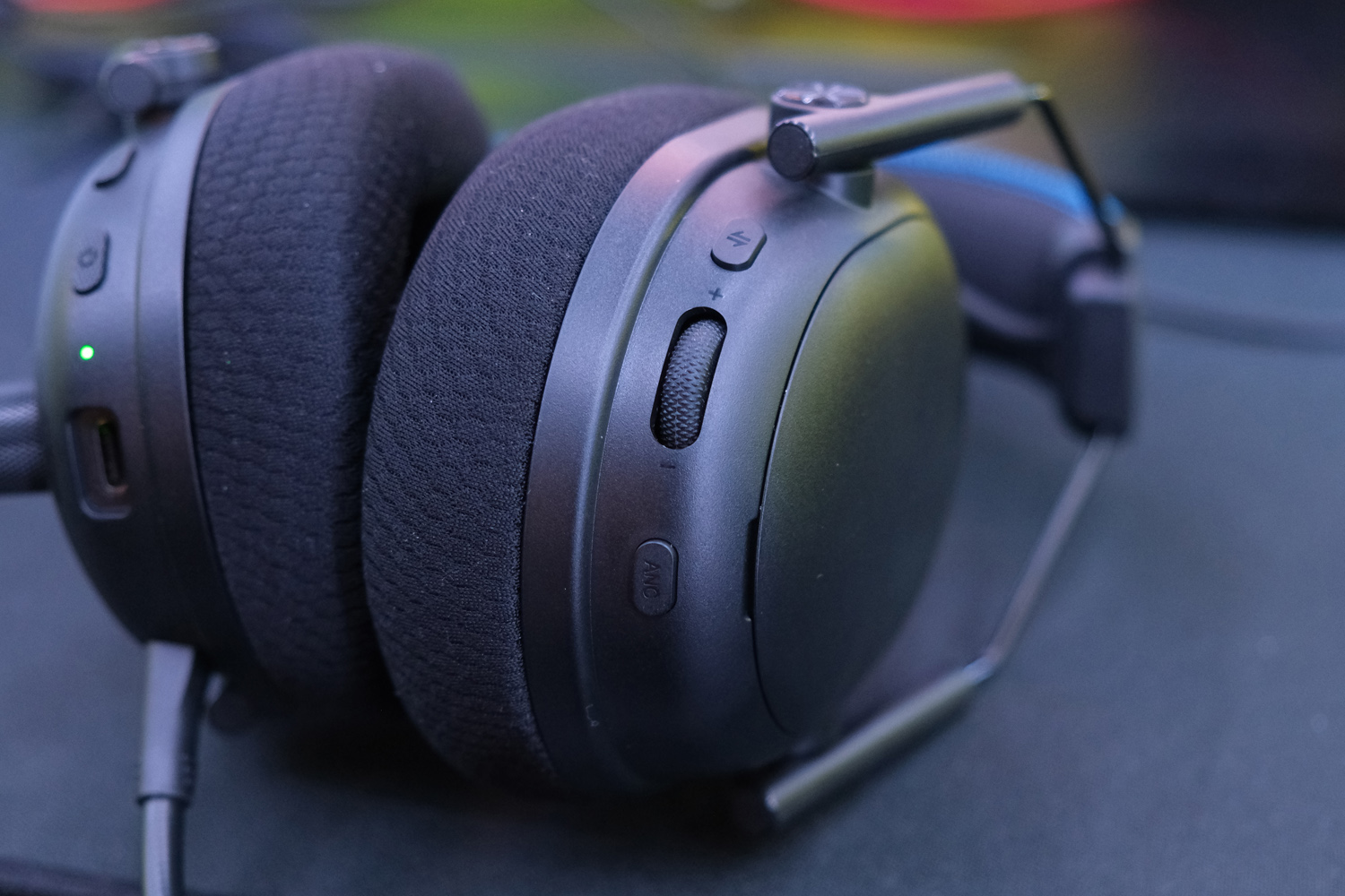 Razer Blackshark V3 Pro hands-on volume dial