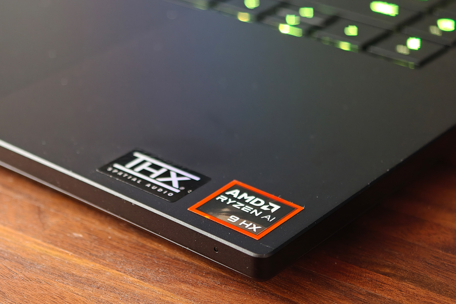 Razer Blade 16 (2025) review AMD logo