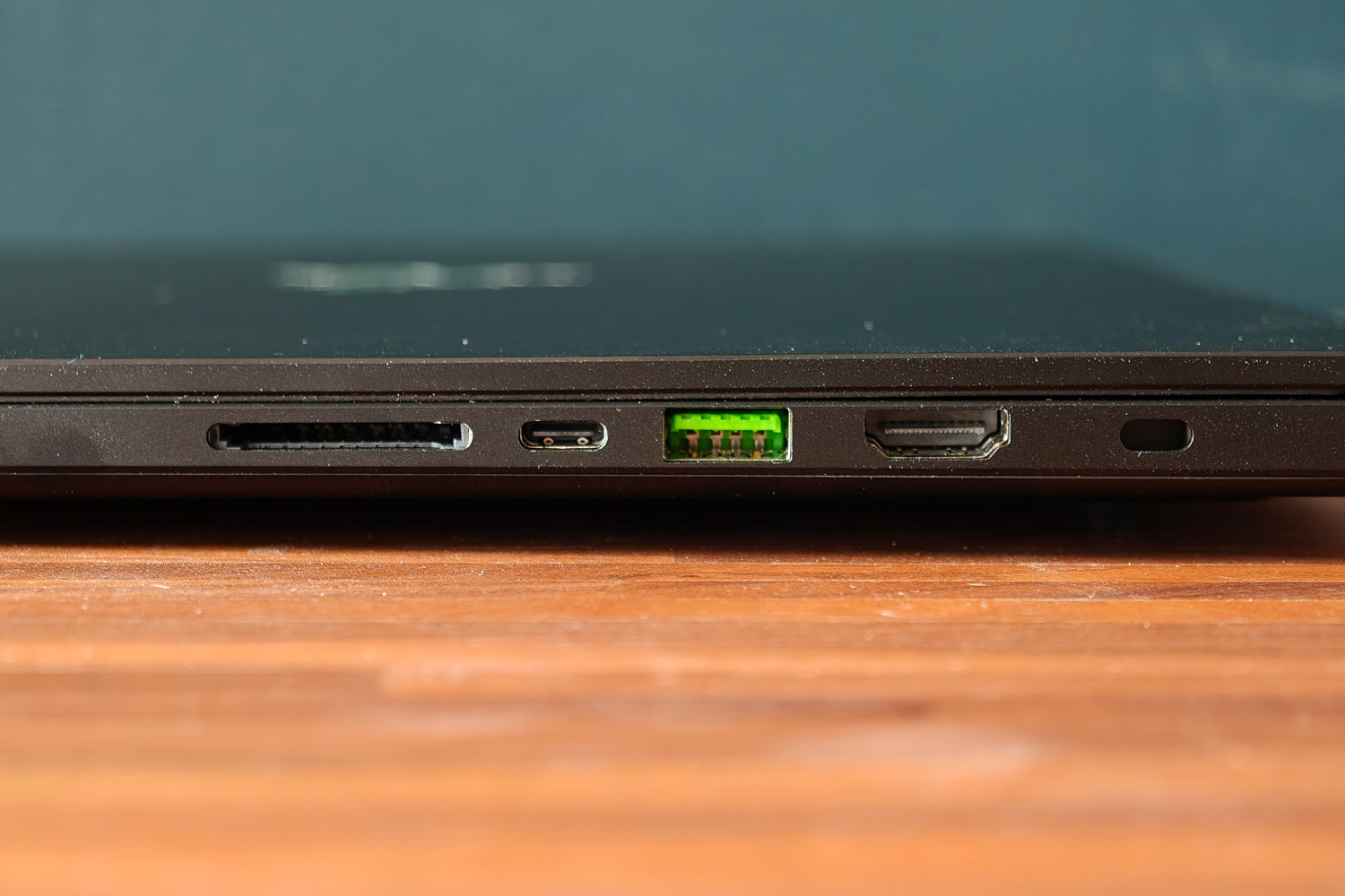 Razer Blade 16 (2025) review ports right