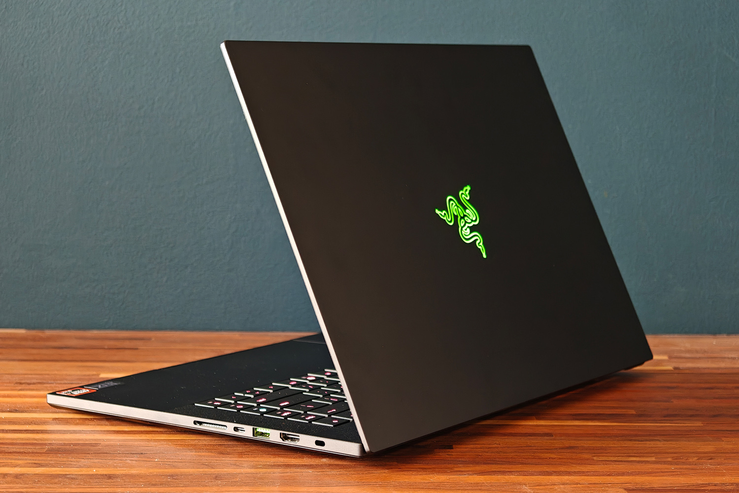 Razer Blade 16 (2025) review lid