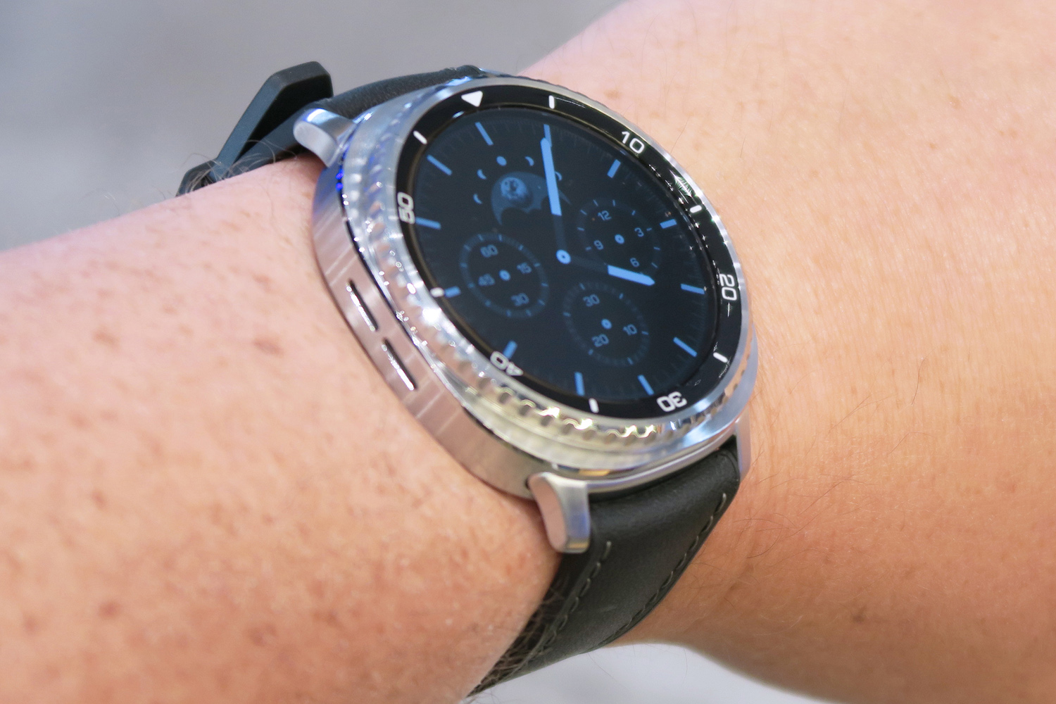 Samsung Galaxy Unpacked July 2025 hands on Galaxy Watch 8 Classic rotating bezel in use