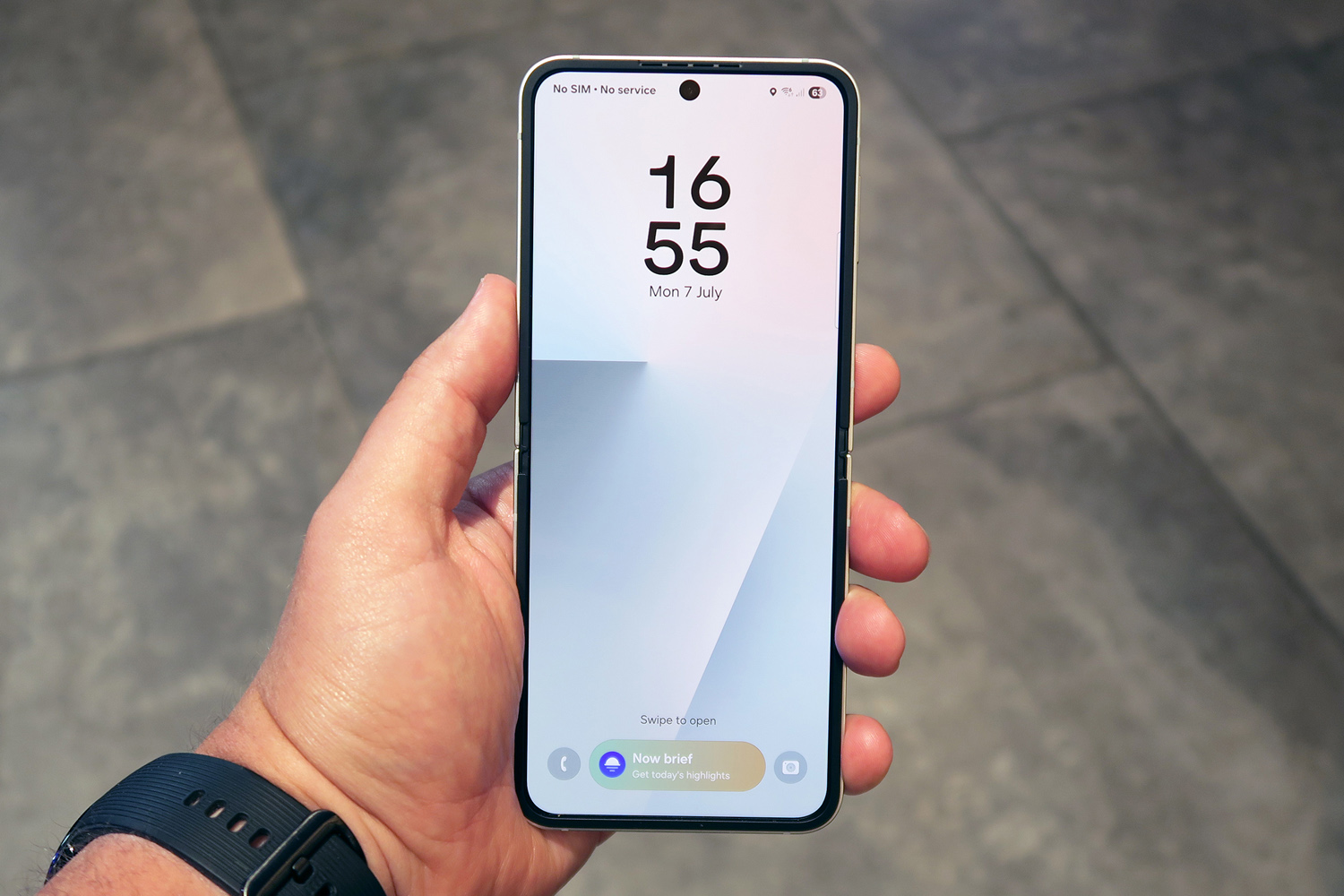 Samsung Galaxy Unpacked July 2025 hands on Z Flip 7 FE open handheld front straight