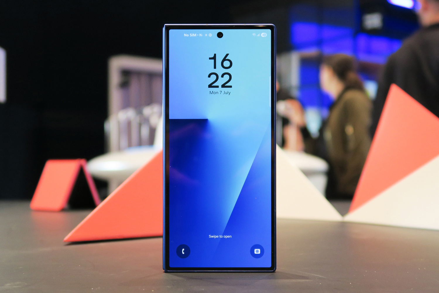 Samsung Galaxy Unpacked July 2025 hands on Z Fold 7 outer screen front straight