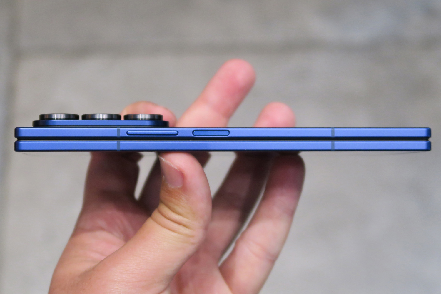 Samsung Galaxy Unpacked July 2025 hands on Z Fold 7 thickness closed side
