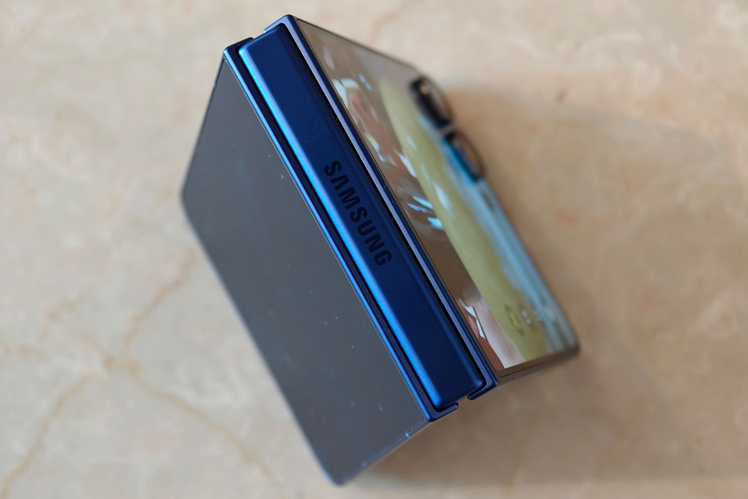 Samsung Galaxy Z Flip 7 hinge
