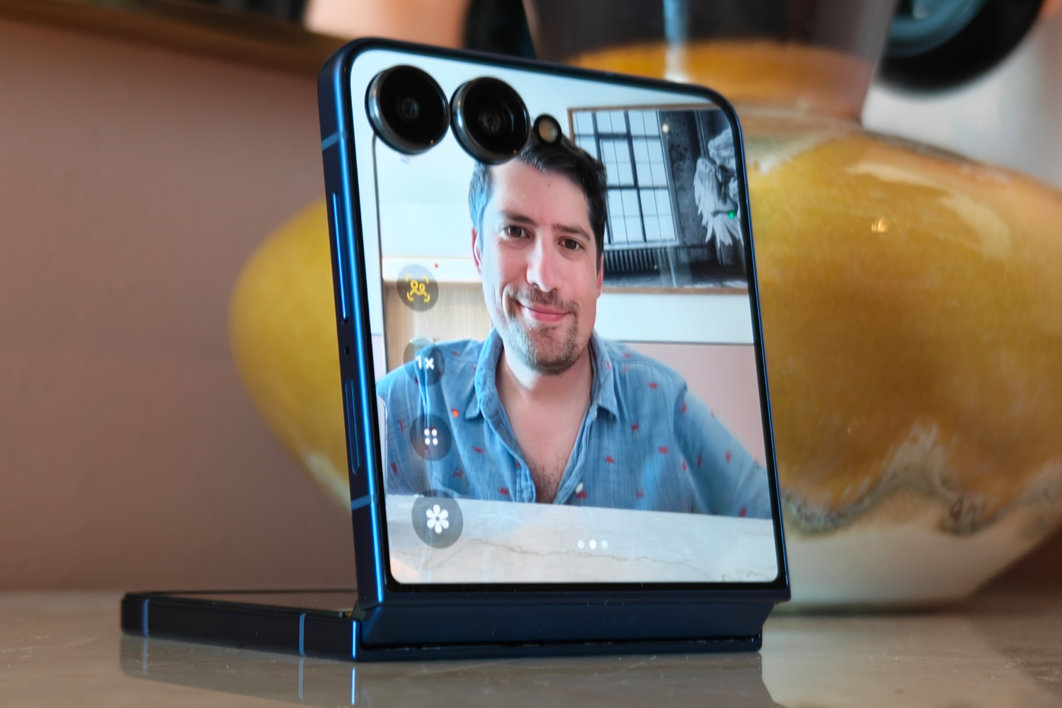 Samsung Galaxy Z Flip 7 review outer cameras